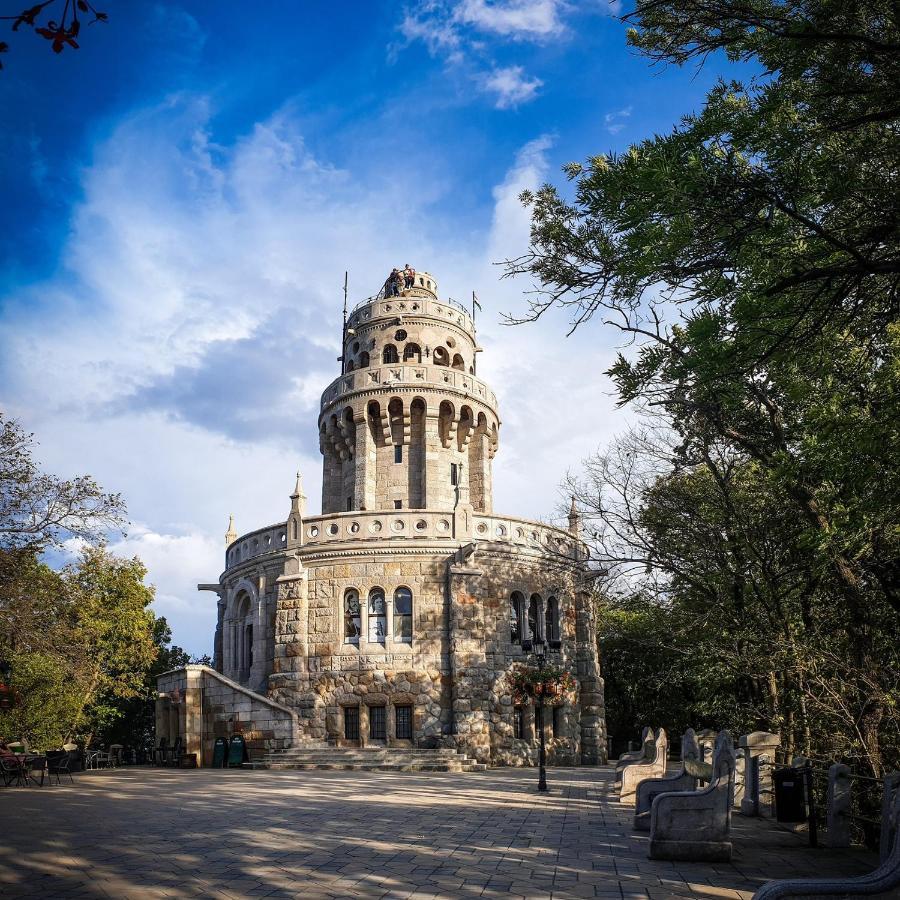 Romantic Two Bedroom Apartments In The Hills Of Budapest With Private Parking Luaran gambar