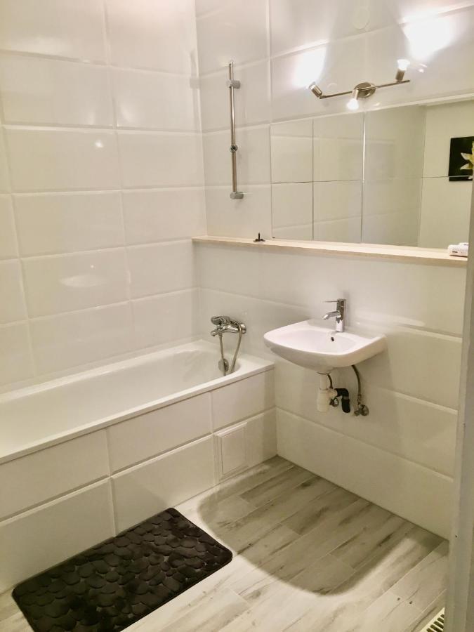 Romantic Two Bedroom Apartments In The Hills Of Budapest With Private Parking Luaran gambar