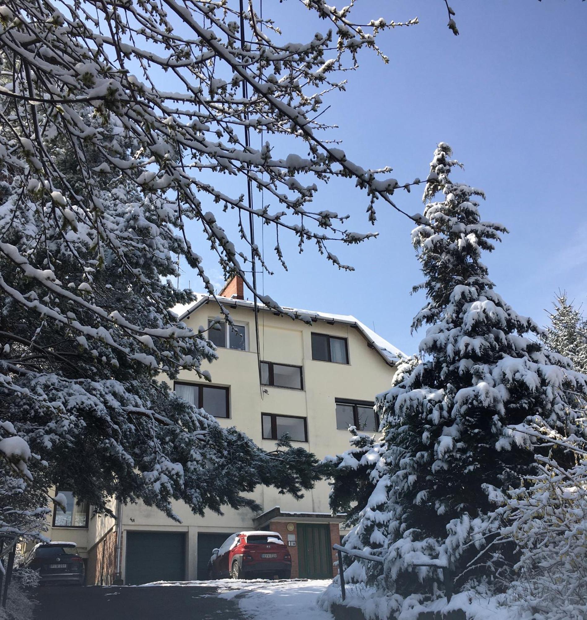 Romantic Two Bedroom Apartments In The Hills Of Budapest With Private Parking Luaran gambar